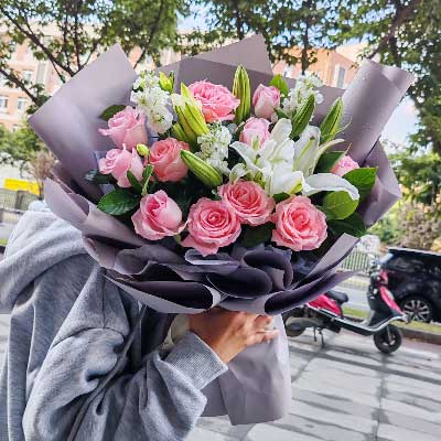 拉萨11朵戴安娜粉玫瑰百合，与你一起追逐梦想